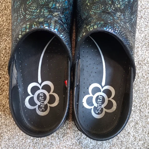 Women's Sanita clogs shoes size 38  Blue and Black Metallic🌠GREAT SHAPE!!! 🌠 - Picture 6 of 9